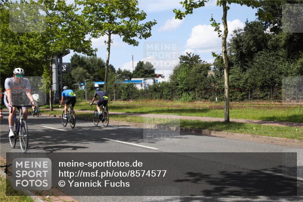 10.08.2025 - GEWOBA Citytriathlon Bremen Yannick Fuchs http://msf.ph/oto/8574577 10.08.2025 14:15:19 Radfahren 15, 45, 54, 55, 76, 88, 97, 108, 123, 133, 146 meine-sportfotos.de