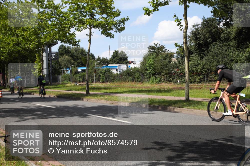 10.08.2025 - GEWOBA Citytriathlon Bremen Yannick Fuchs http://msf.ph/oto/8574579 10.08.2025 14:15:20 Radfahren 15, 45, 54, 55, 76, 88, 97, 108, 123, 146 meine-sportfotos.de
