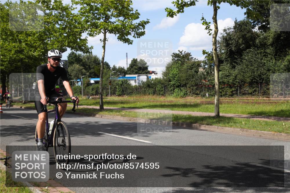 10.08.2025 - GEWOBA Citytriathlon Bremen Yannick Fuchs http://msf.ph/oto/8574595 10.08.2025 14:15:29 Radfahren 45, 54, 55, 72, 88, 97, 118, 123, 187 meine-sportfotos.de