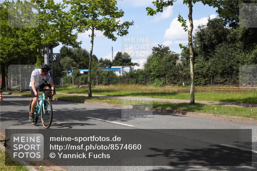 10.08.2025 - GEWOBA Citytriathlon Bremen Yannick Fuchs http://msf.ph/oto/8574660 10.08.2025 14:16:15 Radfahren 2, 23, 24, 38, 46, 48, 57, 62, 63, 65, 92, 129, 144 meine-sportfotos.de