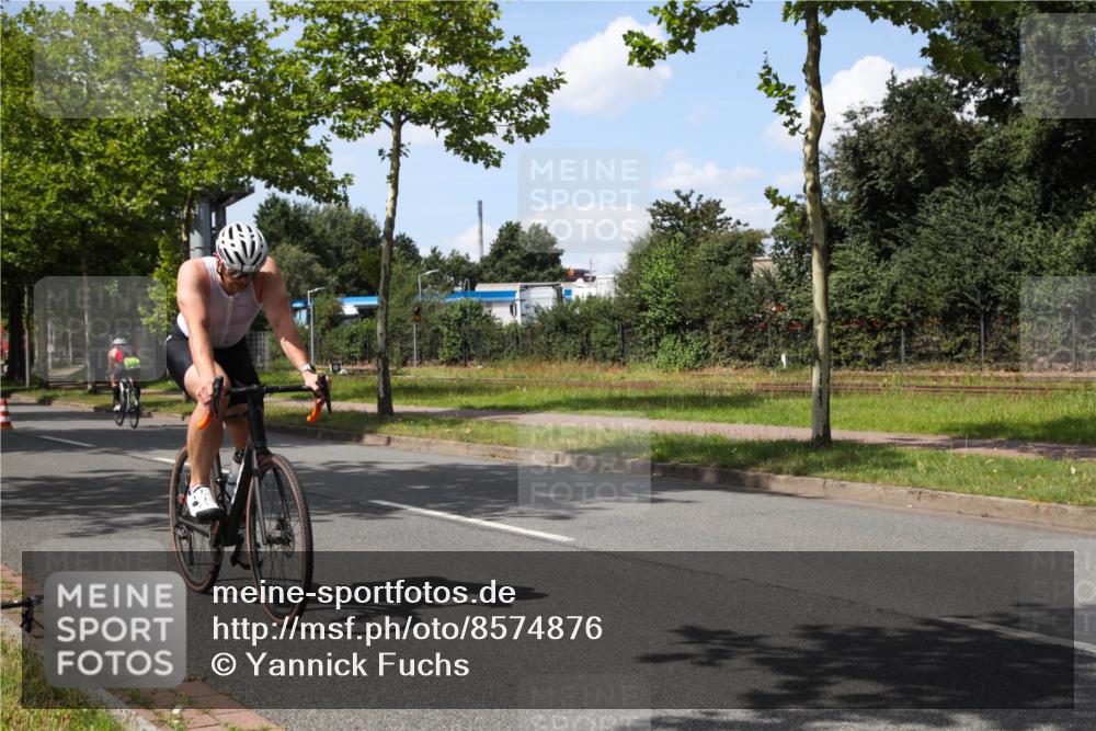 10.08.2025 - GEWOBA Citytriathlon Bremen Yannick Fuchs http://msf.ph/oto/8574876 10.08.2025 14:18:34 Radfahren 30, 47, 50, 75, 94, 100, 131, 147, 255, 314 meine-sportfotos.de
