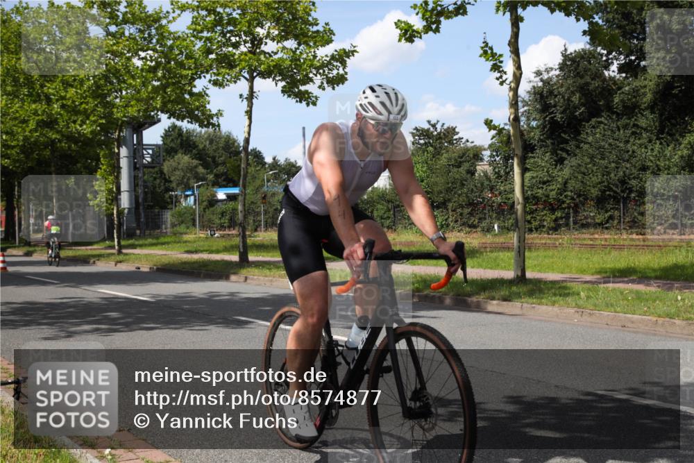 10.08.2025 - GEWOBA Citytriathlon Bremen Yannick Fuchs http://msf.ph/oto/8574877 10.08.2025 14:18:34 Radfahren 30, 47, 50, 75, 94, 100, 131, 147, 255, 314 meine-sportfotos.de