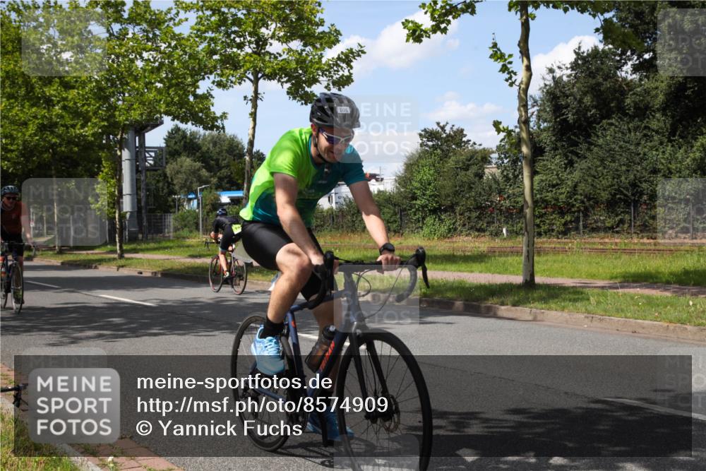 10.08.2025 - GEWOBA Citytriathlon Bremen Yannick Fuchs http://msf.ph/oto/8574909 10.08.2025 14:19:07 Radfahren 101, 116, 126, 139, 162, 201, 254, 261, 264 meine-sportfotos.de