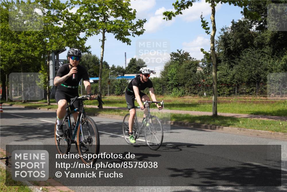 10.08.2025 - GEWOBA Citytriathlon Bremen Yannick Fuchs http://msf.ph/oto/8575038 10.08.2025 14:20:40 Radfahren 11, 28, 35, 56, 61, 67, 69, 80, 110, 145, 216, 229, 272, 274, 281, 312 meine-sportfotos.de