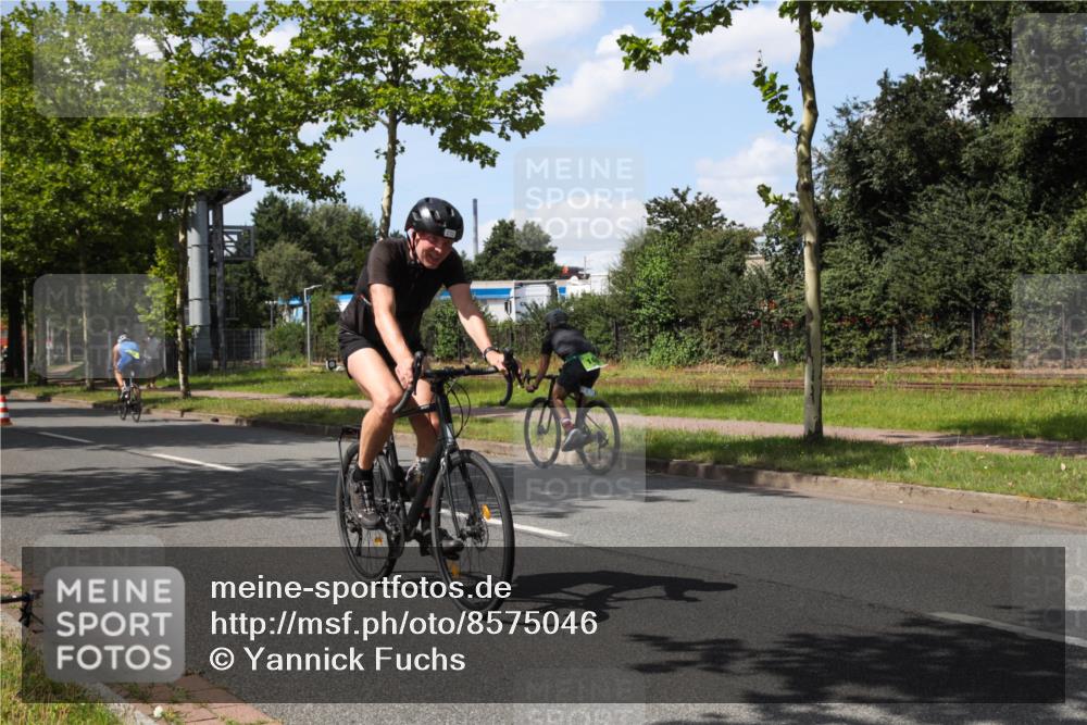 10.08.2025 - GEWOBA Citytriathlon Bremen Yannick Fuchs http://msf.ph/oto/8575046 10.08.2025 14:20:49 Radfahren 11, 56, 61, 69, 73, 110, 142, 145, 157, 216, 229, 266, 272, 274, 281, 312 meine-sportfotos.de