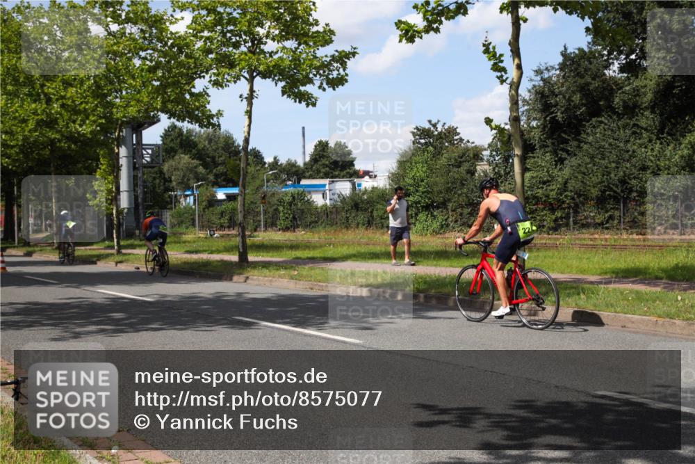 10.08.2025 - GEWOBA Citytriathlon Bremen Yannick Fuchs http://msf.ph/oto/8575077 10.08.2025 14:21:14 Radfahren 6, 19, 191 meine-sportfotos.de