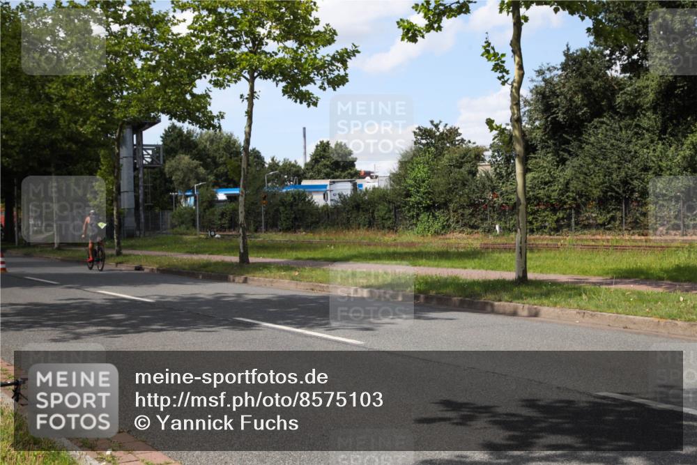 10.08.2025 - GEWOBA Citytriathlon Bremen Yannick Fuchs http://msf.ph/oto/8575103 10.08.2025 14:21:24 Radfahren 6, 177 meine-sportfotos.de