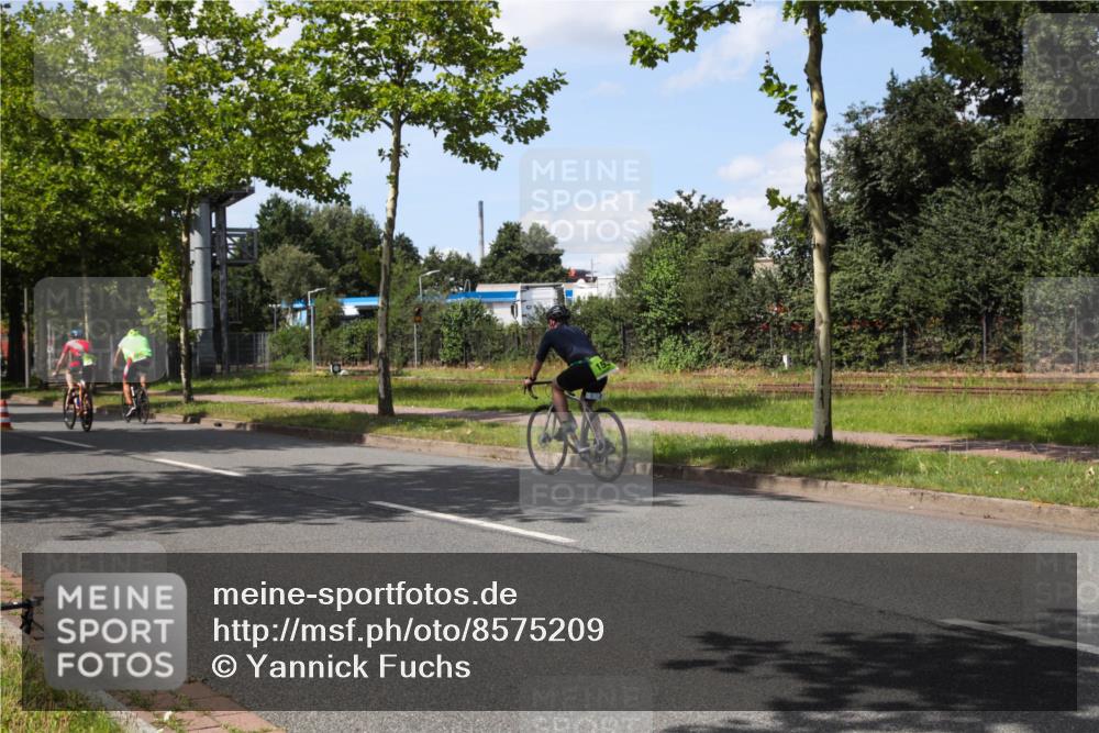 10.08.2025 - GEWOBA Citytriathlon Bremen Yannick Fuchs http://msf.ph/oto/8575209 10.08.2025 14:22:38 Radfahren 86, 204, 217, 242, 259, 262, 297, 427 meine-sportfotos.de