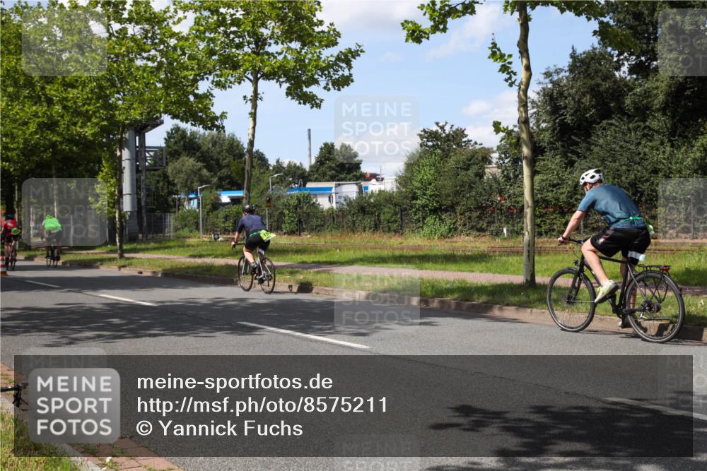 10.08.2025 - GEWOBA Citytriathlon Bremen Yannick Fuchs http://msf.ph/oto/8575211 10.08.2025 14:22:39 Radfahren 86, 204, 217, 242, 259, 280, 297, 427 meine-sportfotos.de