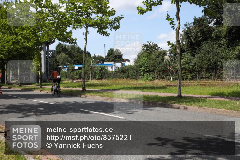 10.08.2025 - GEWOBA Citytriathlon Bremen Yannick Fuchs http://msf.ph/oto/8575221 10.08.2025 14:22:46 Radfahren 86, 89, 182, 204, 242, 252, 280, 289, 297, 353, 427 meine-sportfotos.de
