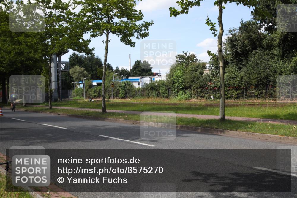 10.08.2025 - GEWOBA Citytriathlon Bremen Yannick Fuchs http://msf.ph/oto/8575270 10.08.2025 14:23:25 Radfahren 99, 154, 200, 209, 213, 222, 225, 250, 251, 317, 423, 478, 480 meine-sportfotos.de