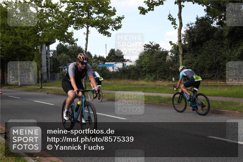 10.08.2025 - GEWOBA Citytriathlon Bremen Yannick Fuchs http://msf.ph/oto/8575339 10.08.2025 14:24:18 Radfahren 169, 436, 474 meine-sportfotos.de