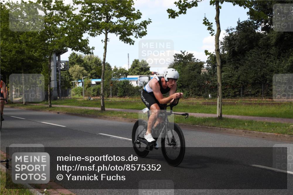 10.08.2025 - GEWOBA Citytriathlon Bremen Yannick Fuchs http://msf.ph/oto/8575352 10.08.2025 14:24:41 Radfahren 3, 165, 180, 247, 298, 332, 432, 488 meine-sportfotos.de