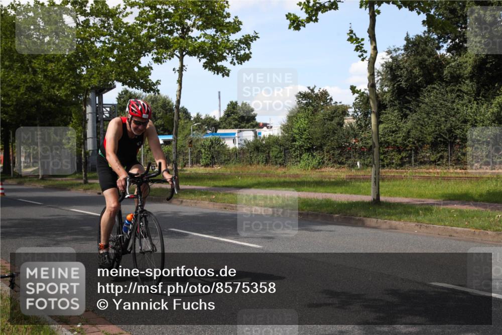10.08.2025 - GEWOBA Citytriathlon Bremen Yannick Fuchs http://msf.ph/oto/8575358 10.08.2025 14:24:53 Radfahren 22, 165, 166, 180, 202, 235, 269, 298, 332, 346, 432 meine-sportfotos.de
