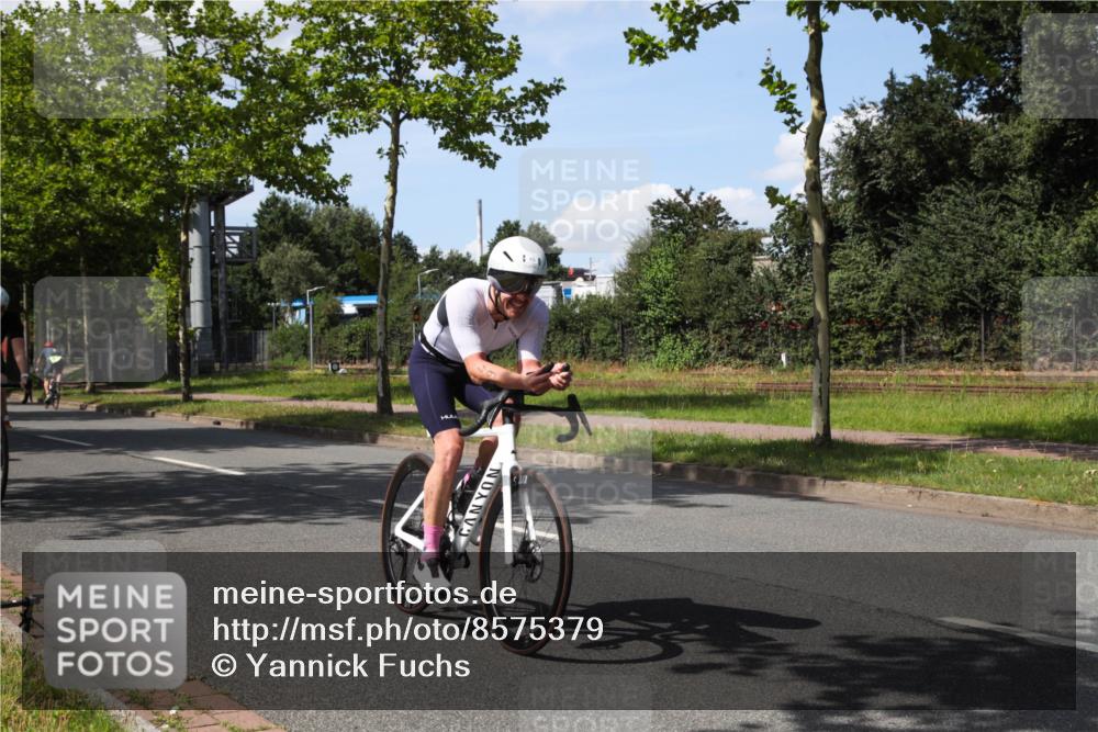 10.08.2025 - GEWOBA Citytriathlon Bremen Yannick Fuchs http://msf.ph/oto/8575379 10.08.2025 14:25:14 Radfahren 22, 49, 85, 166, 202, 208, 235, 267, 270, 323, 326, 336, 462, 479 meine-sportfotos.de