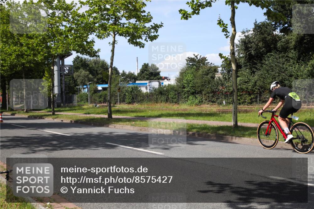 10.08.2025 - GEWOBA Citytriathlon Bremen Yannick Fuchs http://msf.ph/oto/8575427 10.08.2025 14:25:50 Radfahren 167, 181, 446, 499 meine-sportfotos.de