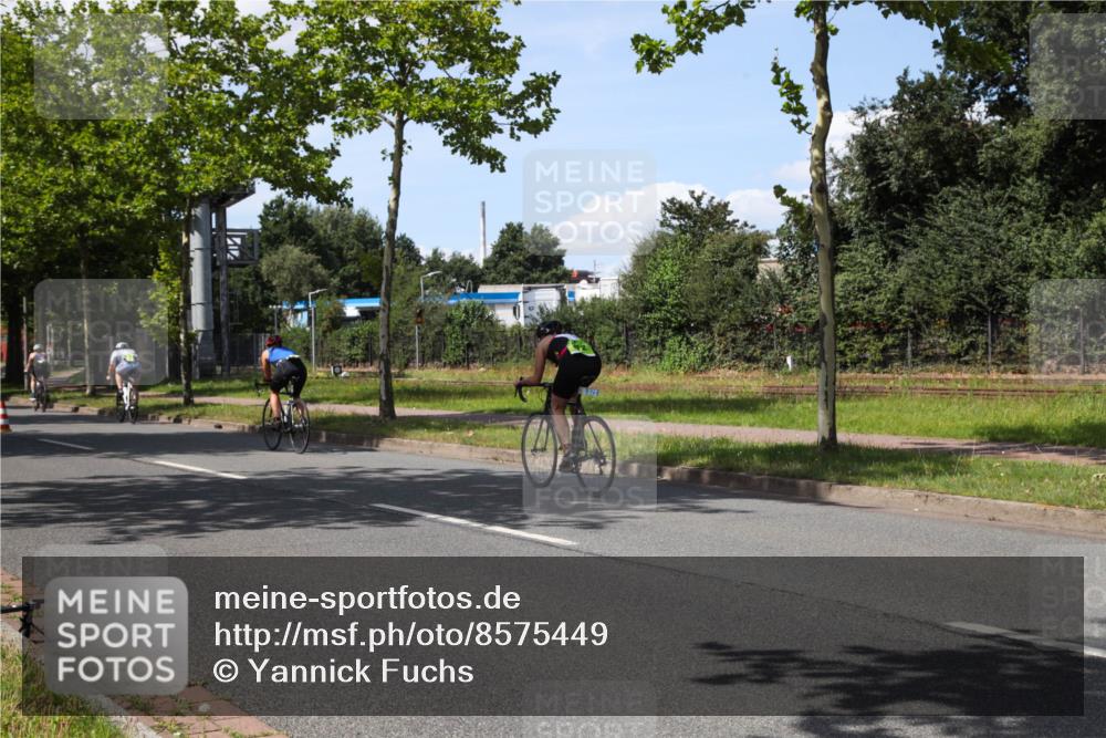 10.08.2025 - GEWOBA Citytriathlon Bremen Yannick Fuchs http://msf.ph/oto/8575449 10.08.2025 14:25:58 Radfahren 167, 181, 220, 231, 273, 325, 331, 446, 499 meine-sportfotos.de