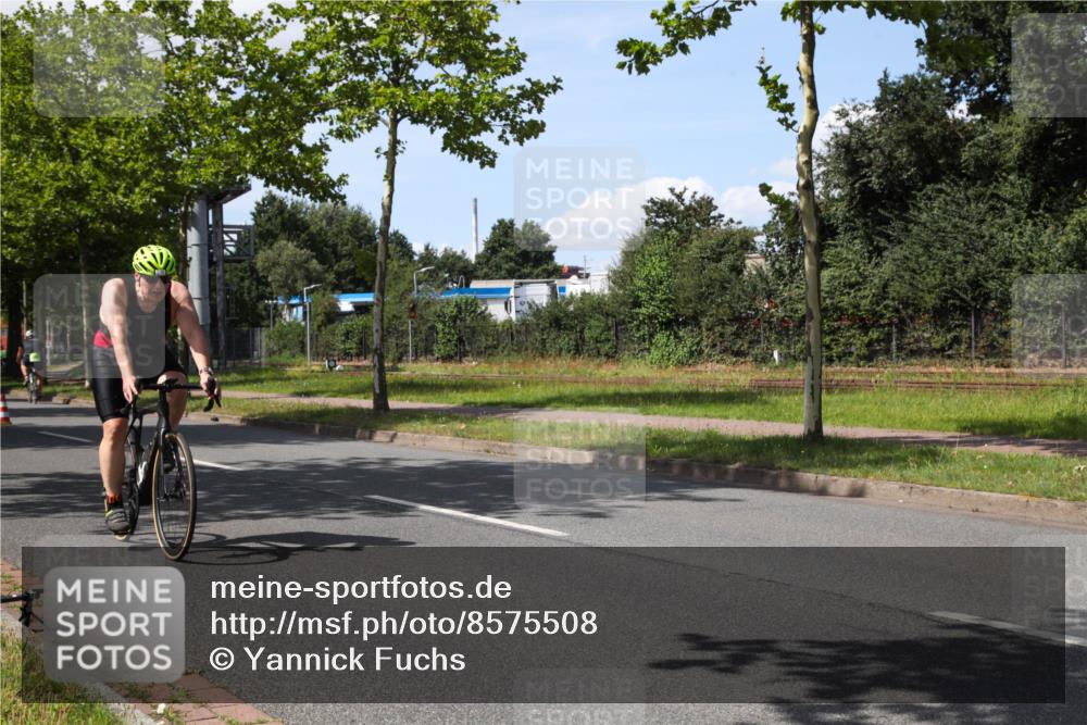 10.08.2025 - GEWOBA Citytriathlon Bremen Yannick Fuchs http://msf.ph/oto/8575508 10.08.2025 14:26:18 Radfahren 220, 231, 278, 325, 360, 404 meine-sportfotos.de