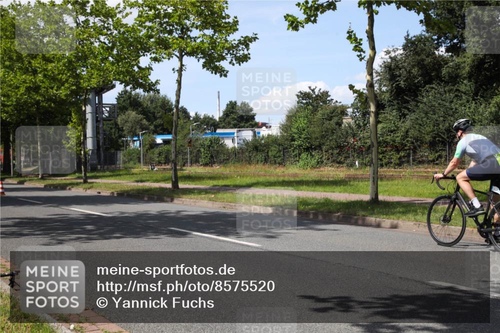10.08.2025 - GEWOBA Citytriathlon Bremen Yannick Fuchs http://msf.ph/oto/8575520 10.08.2025 14:26:21 Radfahren 231, 278, 360, 404, 453 meine-sportfotos.de