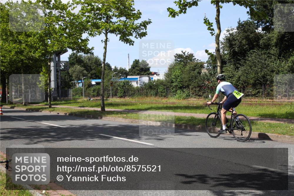 10.08.2025 - GEWOBA Citytriathlon Bremen Yannick Fuchs http://msf.ph/oto/8575521 10.08.2025 14:26:21 Radfahren 231, 278, 360, 404, 453 meine-sportfotos.de