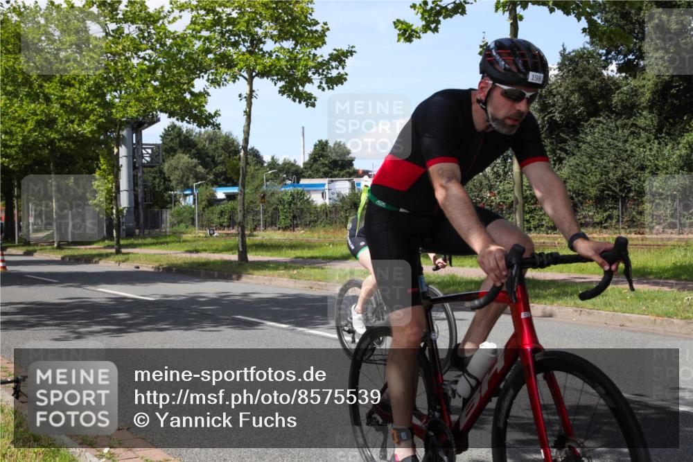 10.08.2025 - GEWOBA Citytriathlon Bremen Yannick Fuchs http://msf.ph/oto/8575539 10.08.2025 14:26:27 Radfahren 278, 358, 360, 404, 453, 532 meine-sportfotos.de
