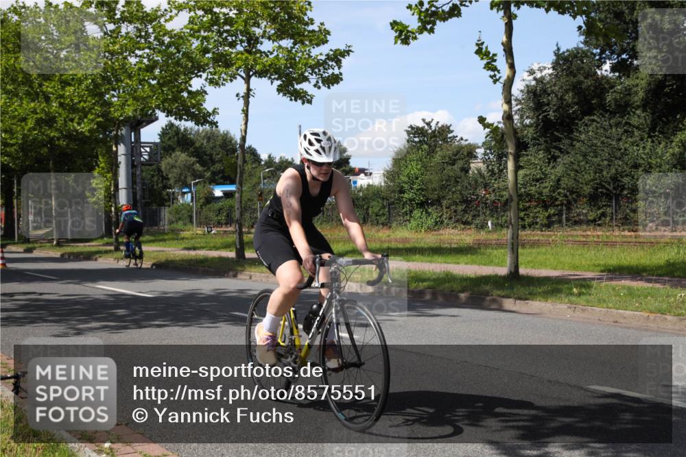 10.08.2025 - GEWOBA Citytriathlon Bremen Yannick Fuchs http://msf.ph/oto/8575551 10.08.2025 14:26:32 Radfahren 358, 360, 404, 453, 532 meine-sportfotos.de