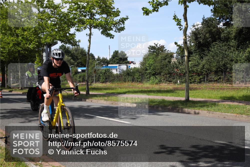 10.08.2025 - GEWOBA Citytriathlon Bremen Yannick Fuchs http://msf.ph/oto/8575574 10.08.2025 14:26:41 Radfahren 349, 358, 404, 408, 445, 453, 484, 532 meine-sportfotos.de