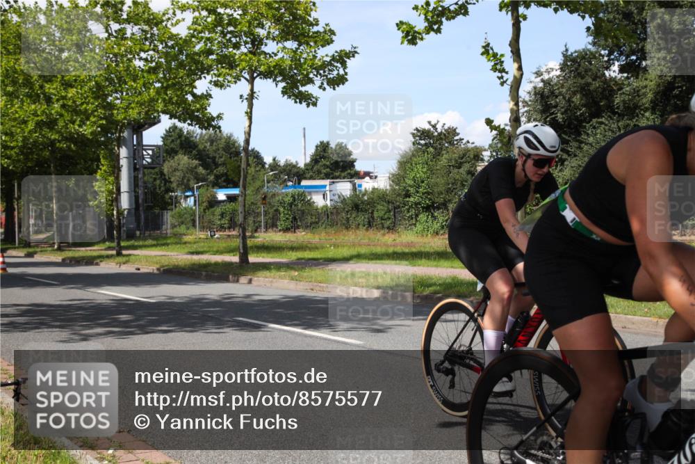 10.08.2025 - GEWOBA Citytriathlon Bremen Yannick Fuchs http://msf.ph/oto/8575577 10.08.2025 14:26:44 Radfahren 349, 358, 372, 408, 422, 445, 453, 484, 497, 532 meine-sportfotos.de