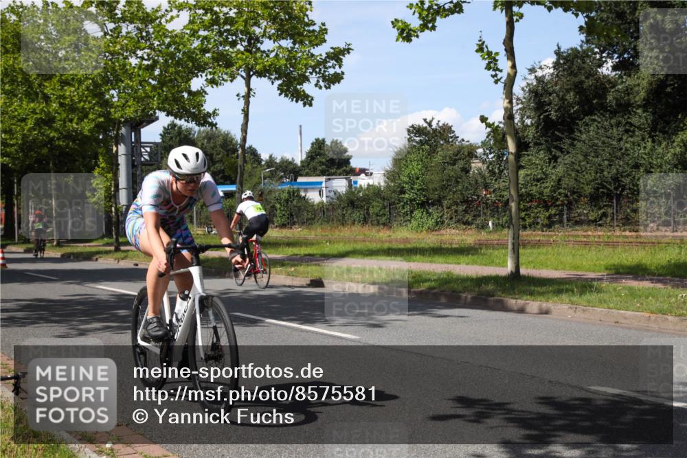 10.08.2025 - GEWOBA Citytriathlon Bremen Yannick Fuchs http://msf.ph/oto/8575581 10.08.2025 14:26:51 Radfahren 349, 358, 372, 408, 422, 445, 484, 497 meine-sportfotos.de