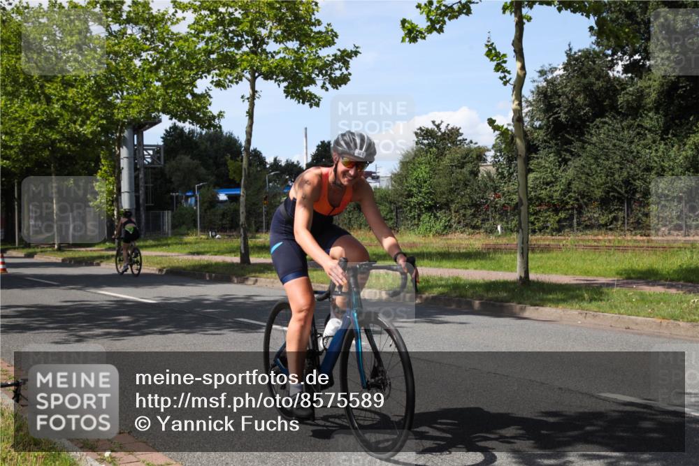 10.08.2025 - GEWOBA Citytriathlon Bremen Yannick Fuchs http://msf.ph/oto/8575589 10.08.2025 14:27:21 Radfahren 120, 189, 196, 276, 286, 318, 320, 441, 457 meine-sportfotos.de