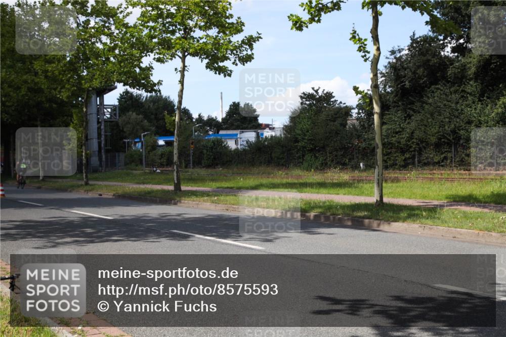 10.08.2025 - GEWOBA Citytriathlon Bremen Yannick Fuchs http://msf.ph/oto/8575593 10.08.2025 14:27:26 Radfahren 120, 156, 286, 320, 441 meine-sportfotos.de