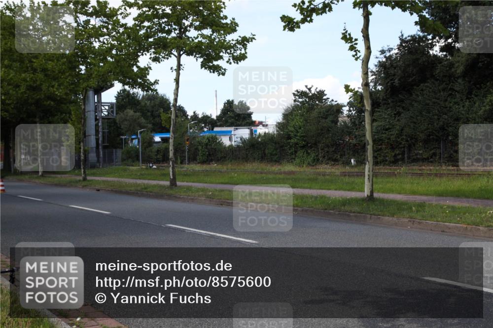 10.08.2025 - GEWOBA Citytriathlon Bremen Yannick Fuchs http://msf.ph/oto/8575600 10.08.2025 14:27:28 Radfahren 120, 156, 286, 320, 363, 441 meine-sportfotos.de