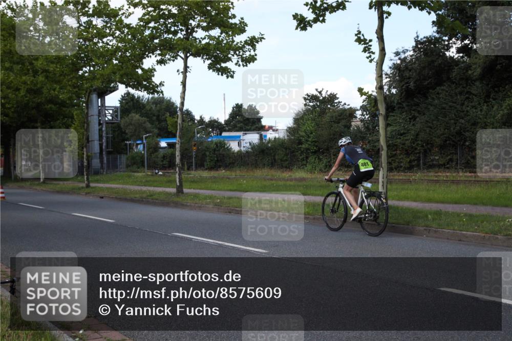 10.08.2025 - GEWOBA Citytriathlon Bremen Yannick Fuchs http://msf.ph/oto/8575609 10.08.2025 14:27:30 Radfahren 120, 156, 286, 320, 363, 441 meine-sportfotos.de