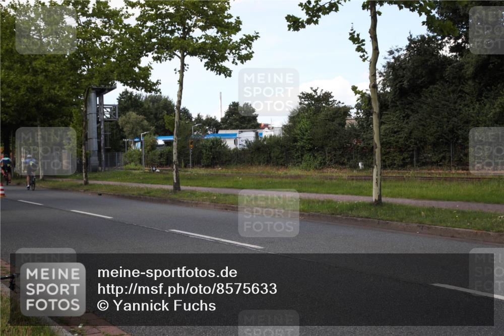10.08.2025 - GEWOBA Citytriathlon Bremen Yannick Fuchs http://msf.ph/oto/8575633 10.08.2025 14:27:39 Radfahren 120, 156, 194, 320, 322, 363 meine-sportfotos.de