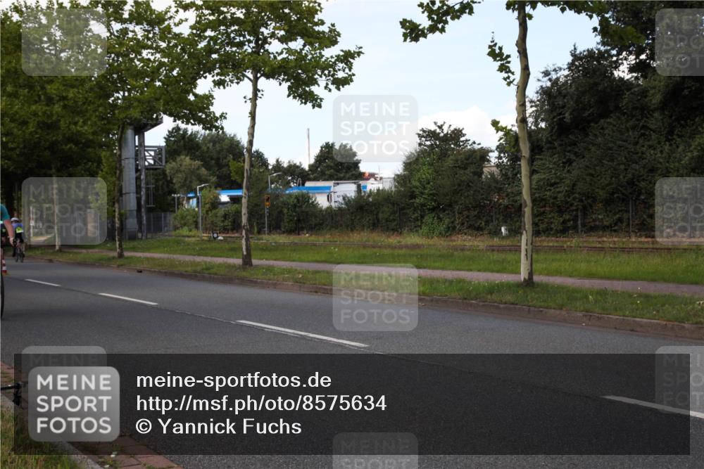 10.08.2025 - GEWOBA Citytriathlon Bremen Yannick Fuchs http://msf.ph/oto/8575634 10.08.2025 14:27:39 Radfahren 120, 156, 194, 320, 322, 363 meine-sportfotos.de