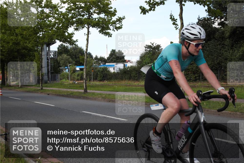 10.08.2025 - GEWOBA Citytriathlon Bremen Yannick Fuchs http://msf.ph/oto/8575636 10.08.2025 14:27:40 Radfahren 156, 194, 320, 322, 363 meine-sportfotos.de