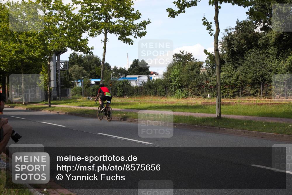 10.08.2025 - GEWOBA Citytriathlon Bremen Yannick Fuchs http://msf.ph/oto/8575656 10.08.2025 14:27:49 Radfahren 156, 159, 194, 293, 322, 363 meine-sportfotos.de