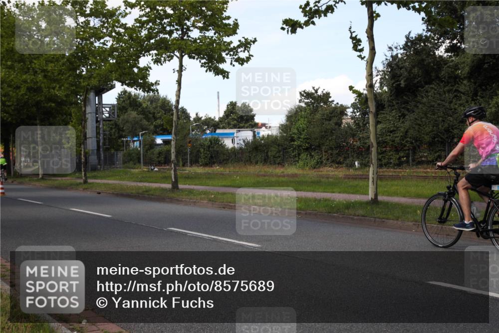 10.08.2025 - GEWOBA Citytriathlon Bremen Yannick Fuchs http://msf.ph/oto/8575689 10.08.2025 14:28:06 Radfahren 70, 159, 293, 382 meine-sportfotos.de