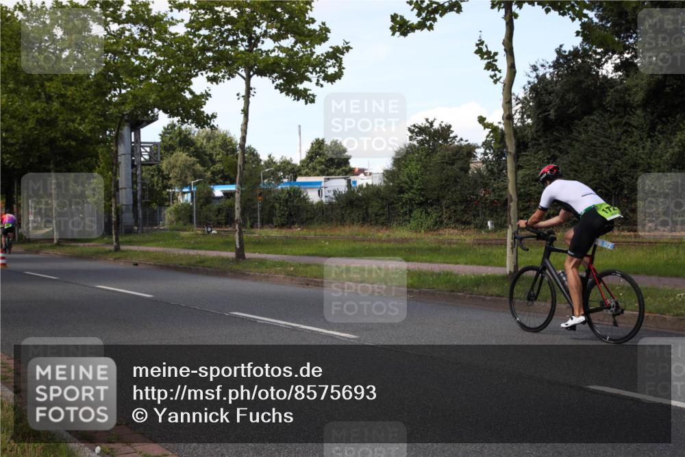 10.08.2025 - GEWOBA Citytriathlon Bremen Yannick Fuchs http://msf.ph/oto/8575693 10.08.2025 14:28:12 Radfahren 70, 382, 448 meine-sportfotos.de