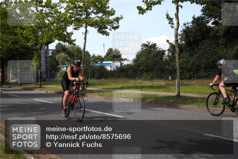 10.08.2025 - GEWOBA Citytriathlon Bremen Yannick Fuchs http://msf.ph/oto/8575696 10.08.2025 14:28:19 Radfahren 70, 382, 401, 448 meine-sportfotos.de