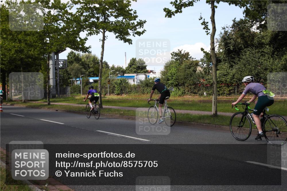 10.08.2025 - GEWOBA Citytriathlon Bremen Yannick Fuchs http://msf.ph/oto/8575705 10.08.2025 14:28:27 Radfahren 237, 367, 382, 401, 448 meine-sportfotos.de