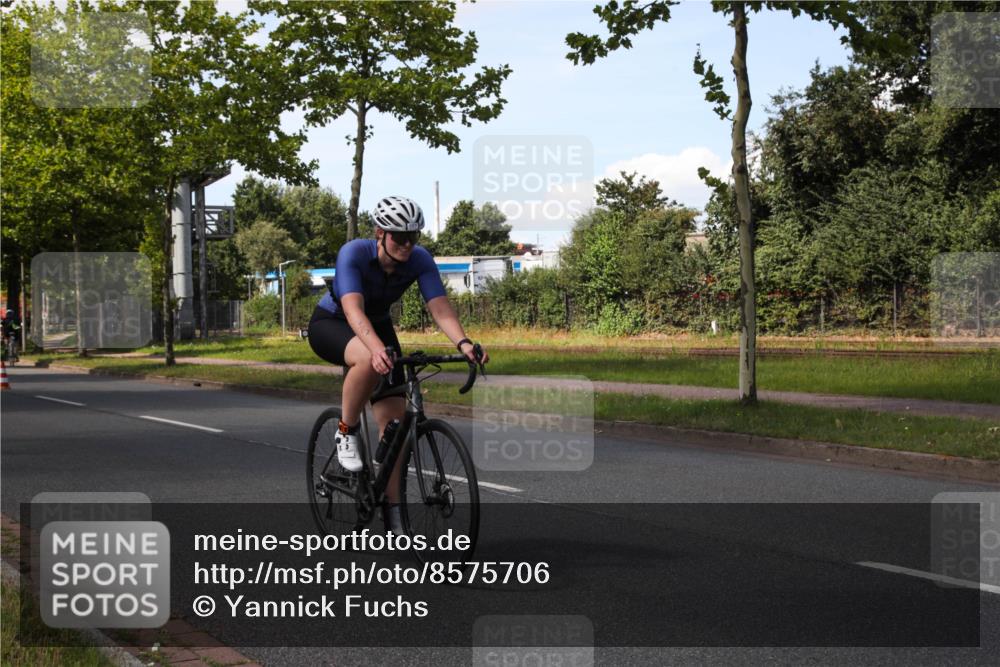 10.08.2025 - GEWOBA Citytriathlon Bremen Yannick Fuchs http://msf.ph/oto/8575706 10.08.2025 14:28:32 Radfahren 237, 367, 401, 448, 467, 483 meine-sportfotos.de