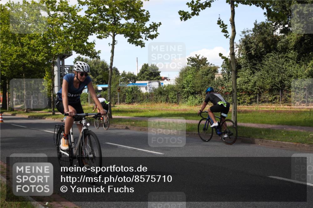 10.08.2025 - GEWOBA Citytriathlon Bremen Yannick Fuchs http://msf.ph/oto/8575710 10.08.2025 14:28:34 Radfahren 171, 237, 367, 401, 467, 483 meine-sportfotos.de
