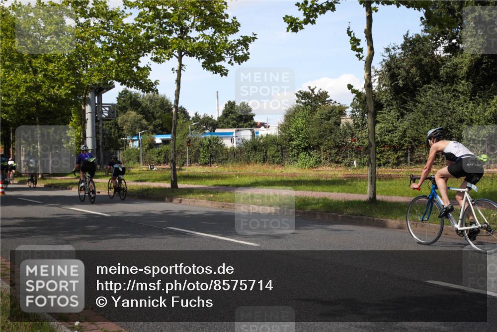 10.08.2025 - GEWOBA Citytriathlon Bremen Yannick Fuchs http://msf.ph/oto/8575714 10.08.2025 14:28:37 Radfahren 171, 237, 350, 367, 401, 467, 483 meine-sportfotos.de