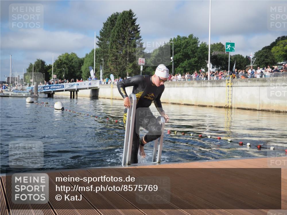 17.08.2025 - KN Förde Triathlon 2025 KatJ http://msf.ph/oto/8575769 17.08.2025 09:07:37 Schwimmen 103, 104, 103, 104 meine-sportfotos.de