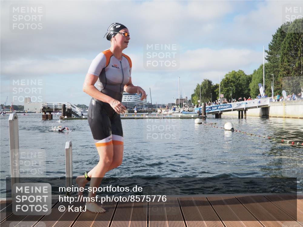 17.08.2025 - KN Förde Triathlon 2025 KatJ http://msf.ph/oto/8575776 17.08.2025 09:07:40 Schwimmen 103, 104, 103, 104 meine-sportfotos.de
