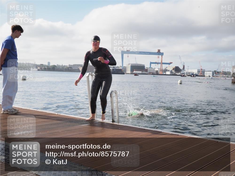 17.08.2025 - KN Förde Triathlon 2025 KatJ http://msf.ph/oto/8575787 17.08.2025 09:07:59 Schwimmen 106, 252, 106, 252 meine-sportfotos.de