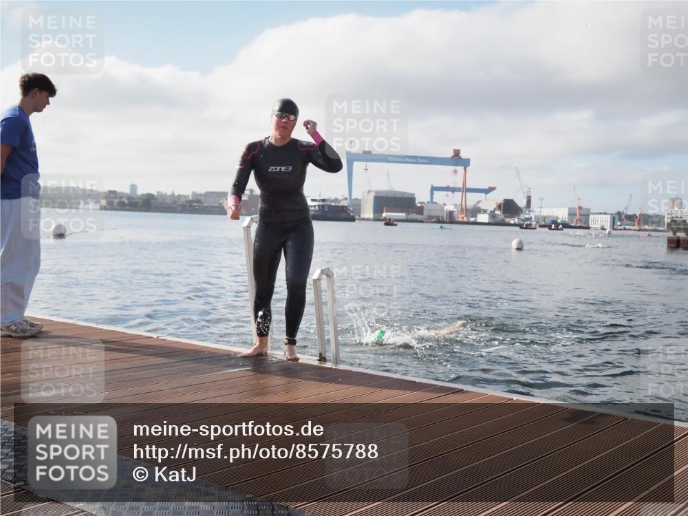 17.08.2025 - KN Förde Triathlon 2025 KatJ http://msf.ph/oto/8575788 17.08.2025 09:07:59 Schwimmen 106, 252, 106, 252 meine-sportfotos.de