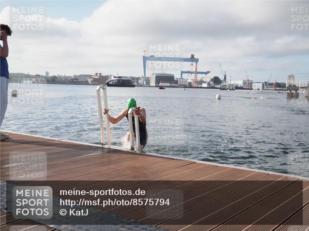 17.08.2025 - KN Förde Triathlon 2025 KatJ http://msf.ph/oto/8575794 17.08.2025 09:08:04 Schwimmen 106, 252, 106, 252 meine-sportfotos.de