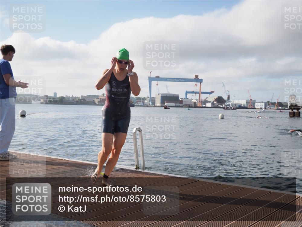 17.08.2025 - KN Förde Triathlon 2025 KatJ http://msf.ph/oto/8575803 17.08.2025 09:08:06 Schwimmen 106, 252, 106, 252 meine-sportfotos.de